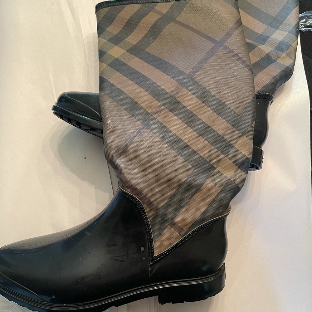 Size 6 and a half Burberry boots